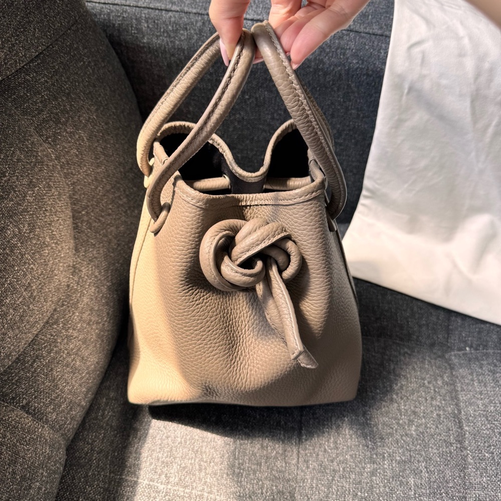 Negotiable! VASIC Bond Mini Bucket Bag